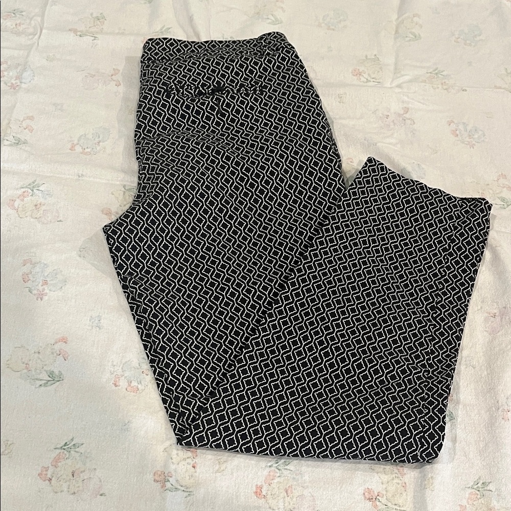 Valerie Stevens Black and White Patterned Pants